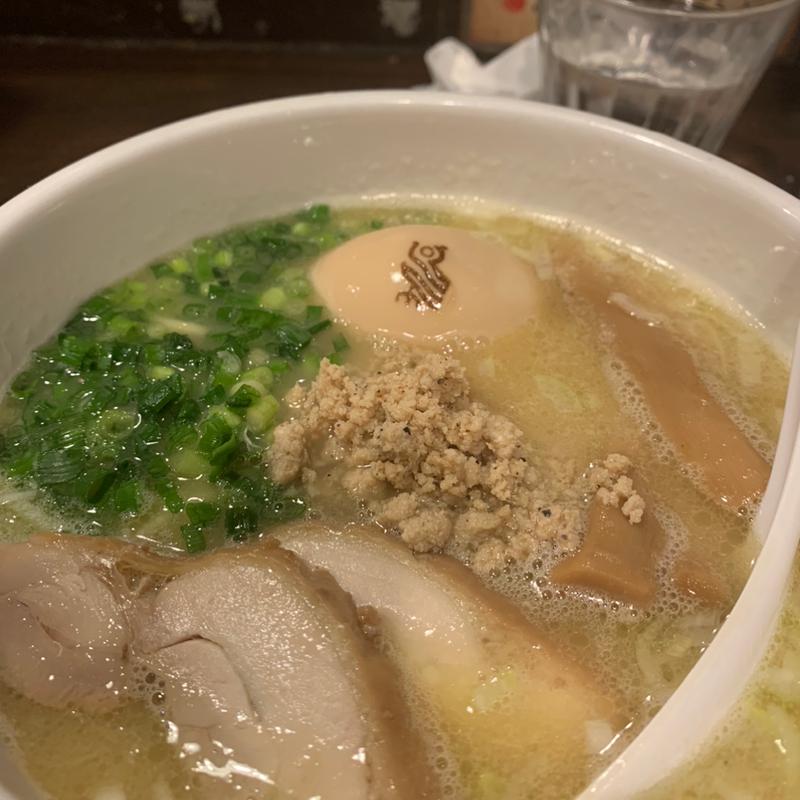 白鶏らーめん　玉子付き(鶏の穴)