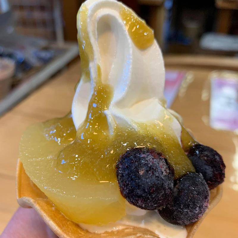 ルバーブソフトクリーム(鈴ひろ庵)