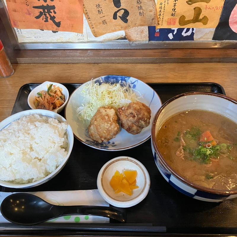 きまぐれ定食　豚汁と唐揚げ(雑魚市場)