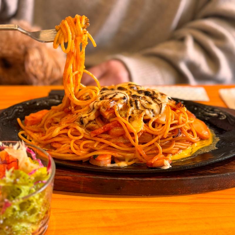 炙りチーズのせ鉄板ナポリタン(きっちん&ばー じれいと)