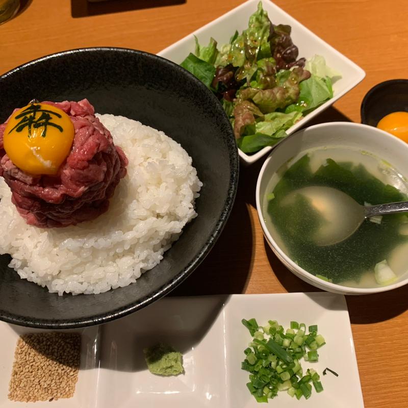 和牛ユッケ丼 ダブル(焼肉 犇 ひしめき 中野坂上)