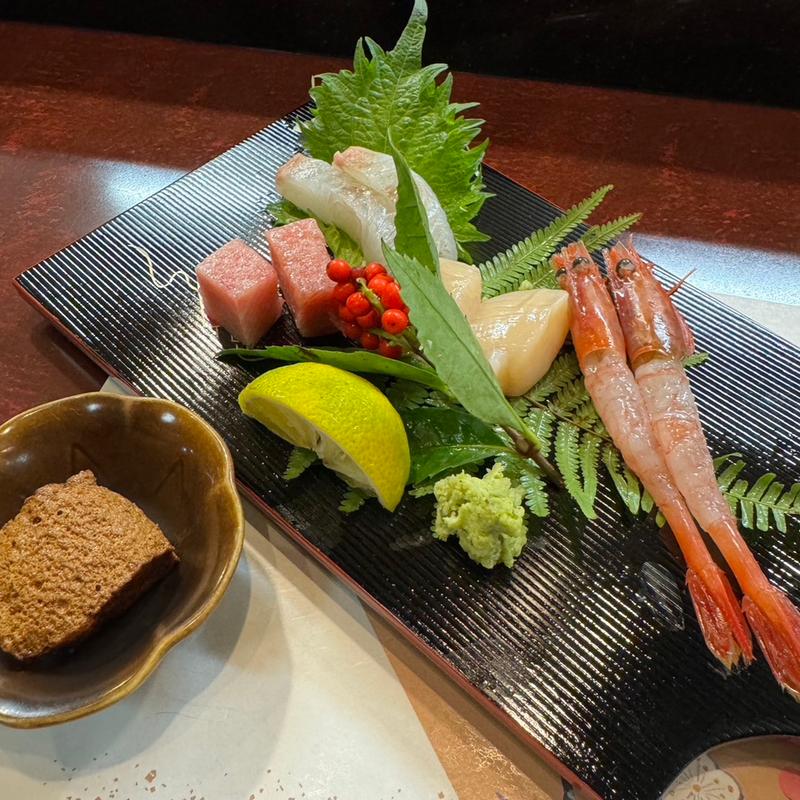 刺し身盛り合わせ(サロックながた)