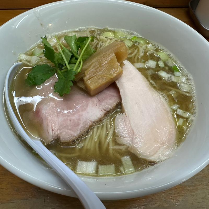 白醤油ラーメン(ラーメンいいかお)