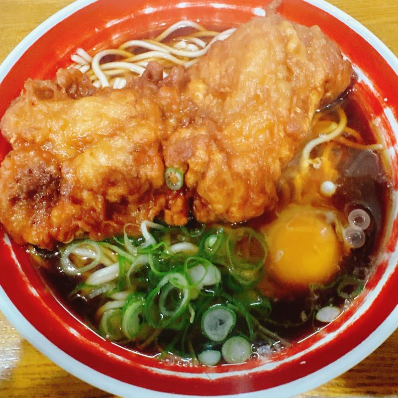 唐揚げそば、生卵(弥生軒 （やよいけん）)