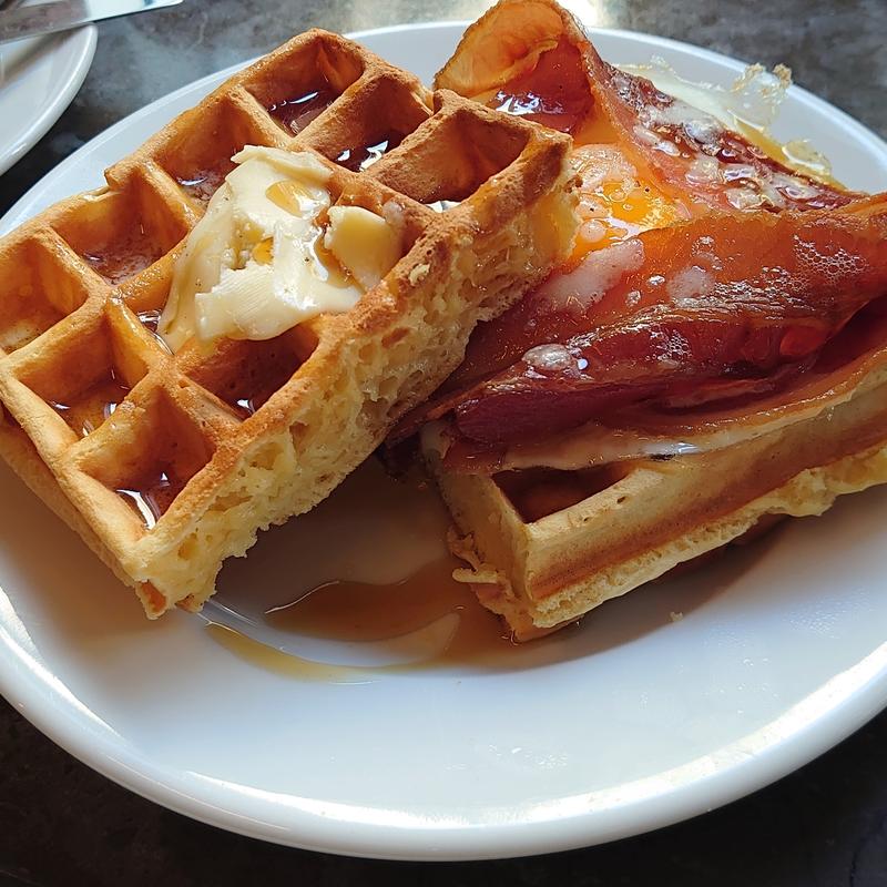 ワッフルサンドイッチ(ブヴェット(Buvette))