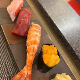 金目鯛＋ウニ＋車海老＋鮪赤身の握り寿司(つづみ )