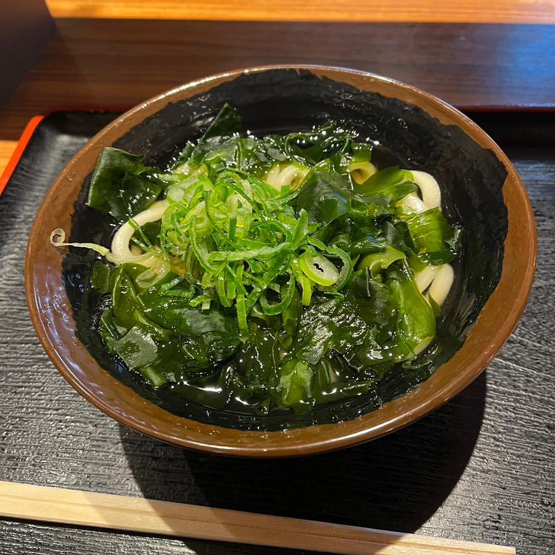 鳴門わかめうどん小(本場さぬきうどん 親父の製麺所 上野店)