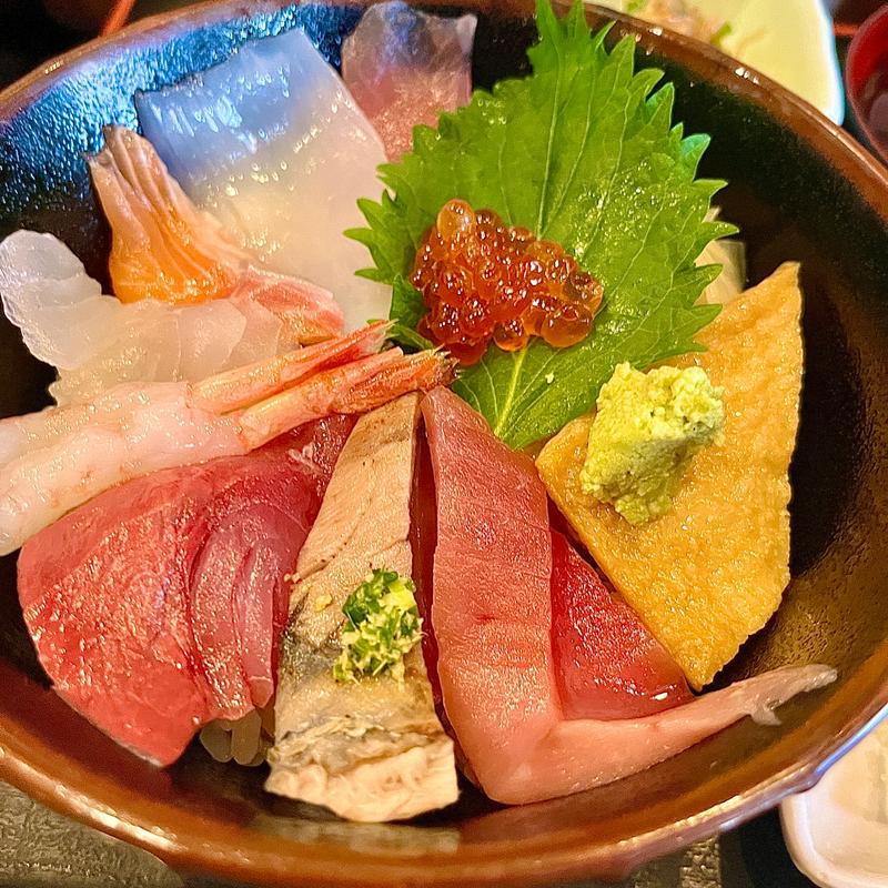 海鮮丼定食(上)(寿司居酒屋 すし旬 千種本店)