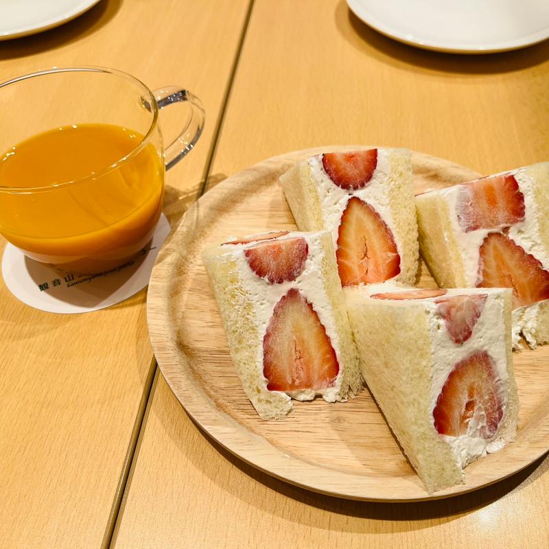 いちごサンド(観音山フルーツパーラー銀座店)