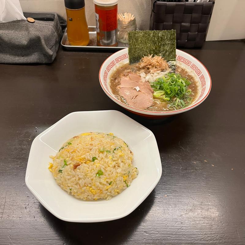 魚介豚骨＆半チャーハンセット(博多とんこつ 豚の足跡)