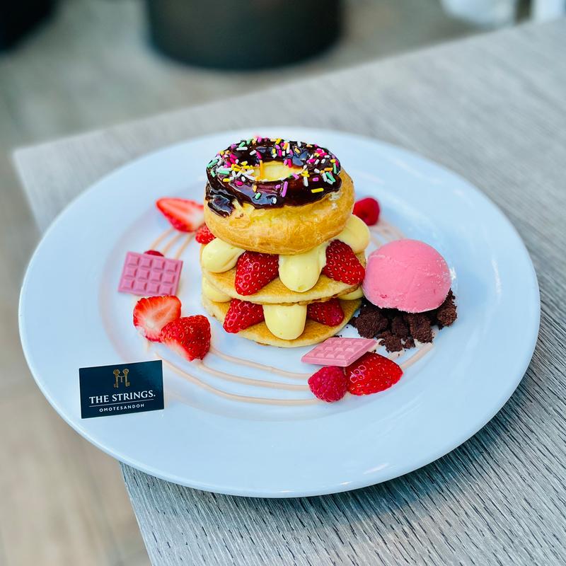 パリブレストと苺のパンケーキ(カフェ＆ダイニング ゼルコヴァ)