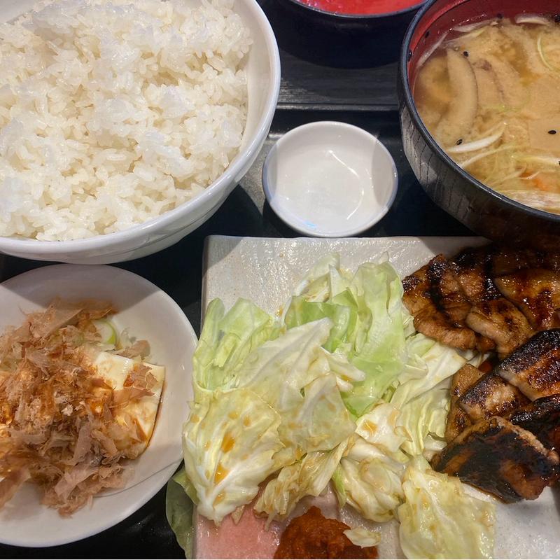 国産豚バラ焼定食(十勝豚丼 なまらうまいっしょ！関内店)