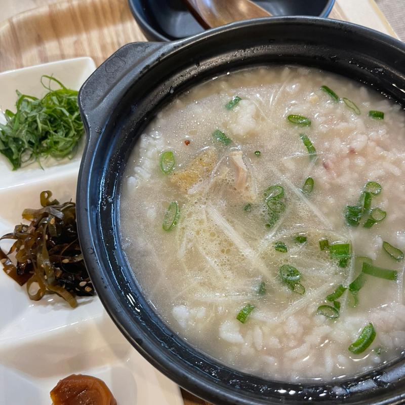 4時間煮込んだ鶏出汁の薬膳粥(Medical Herb Cafe＋)