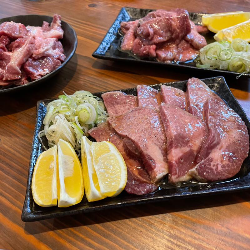 牛タン厚切り薄切りタンシタ(感謝亭)