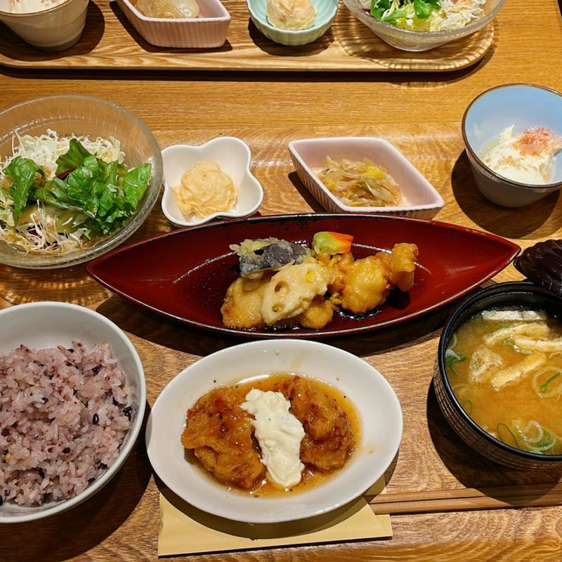 肉と魚のダブルメイン　健康タルタルチキン南蛮とお野菜柚あんかけ(梅田 阪急三番街 リバーカフェ （RIVER CAFE）)