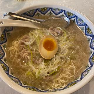 豚肉スープのこくねぎラーメン(中国ラーメン揚州商人 新横浜店)