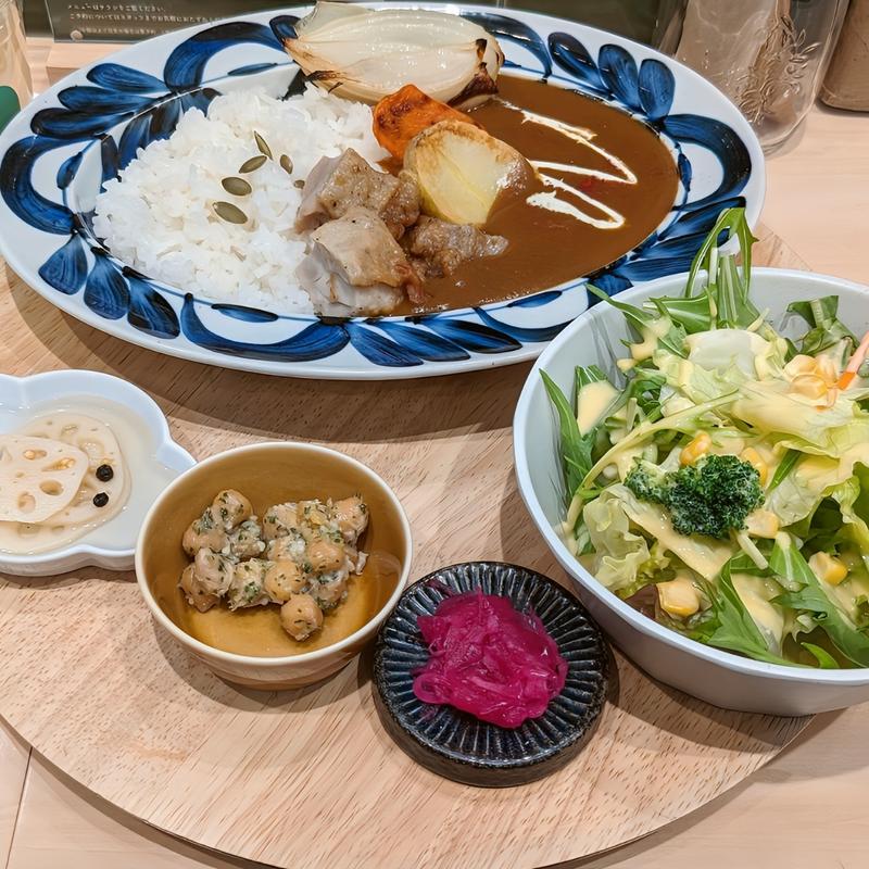 チキンとグリル野菜の自家製カレー(Forest Green Roast ＆ Bake)