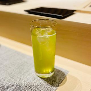 アラスカ　冷やし緑茶(意気な寿し処 阿部 青山店)