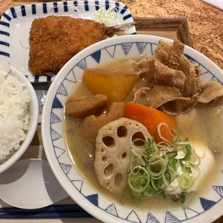 ごろごろ野菜の豚汁定アジフライセット(ごちとん 横浜ジョイナス店)
