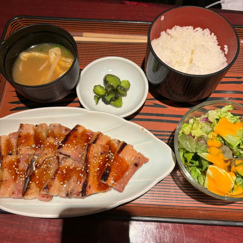 豚バラの生姜炭火焼き定食(個室居酒屋 一の倉 八重洲店)