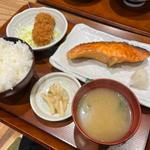 銀鮭厚焼き定食(都民酒場魚金 神保町店)