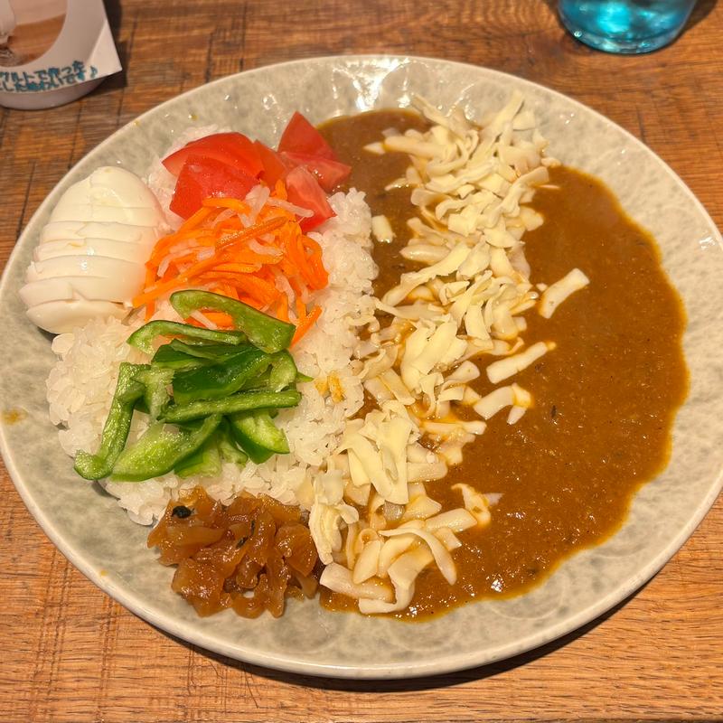 シンプルスパイスカレー+ゆでたまご、チーズ(TOKYO SPICE ななCURRY 青山)