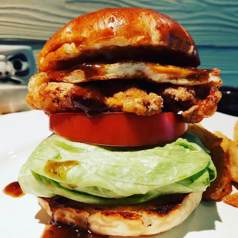 親子チキンバーガー(だるま珈琲)