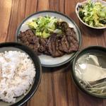 牛たん定食　キャベツ増