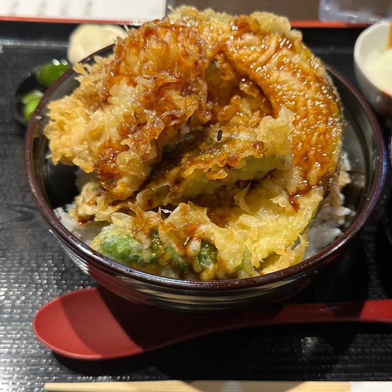 季節野菜と鶏の親子天丼(美神鶏 )