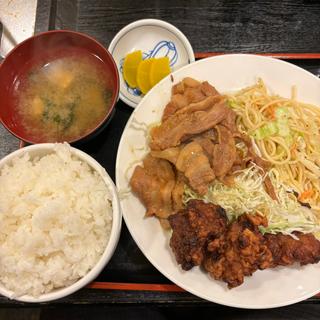 生姜焼きと唐揚げのハーフ定食(もみじ)