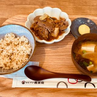 肉豆腐　無農薬ごはん・味噌汁セット(おむすび権米衛 大崎店 （おむすびごんべえ）)
