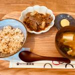 肉豆腐　無農薬ごはん・味噌汁セット(おむすび権米衛 大崎ニューシティ店)