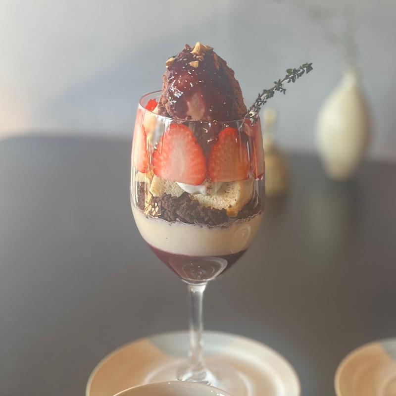 チョコアイスとイチゴの冬パフェ セット　(no-mu cafe)