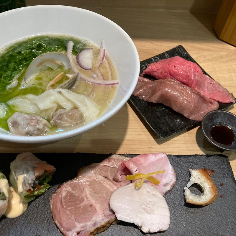コラボメニュー　ホンビノスの白湯麺　九条ネギソース仕立て(七色の落書き)