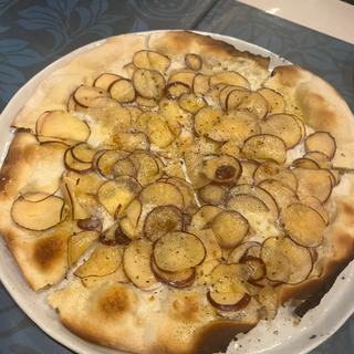 林檎とゴルゴンゾーラのピザ(オステリアベーネ （Osteria Bene）)