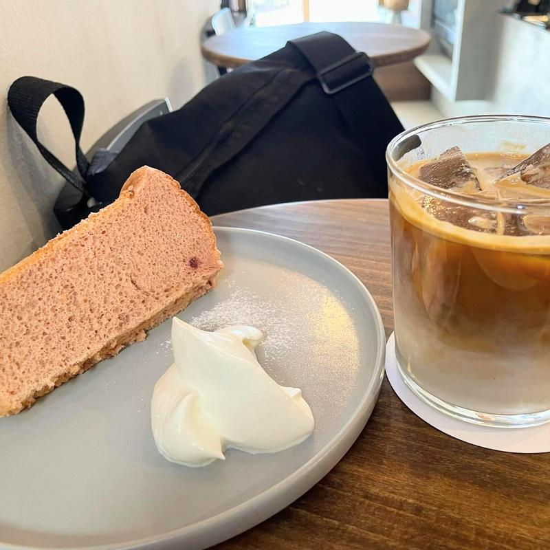 ラズベリーのシフォンケーキ(トンツーコーヒースタジオ)