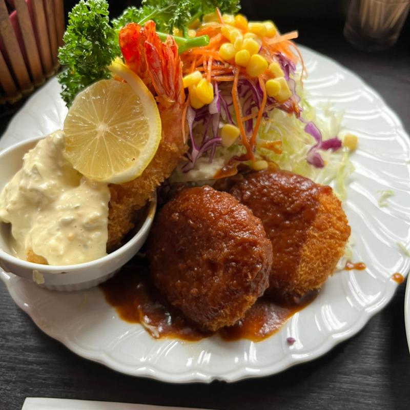 海老フライと蟹クリームコロッケ(サラダニース 西新宿 6丁目店)
