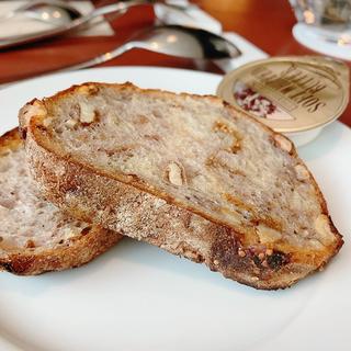 イチヂクと胡桃のパン(リベラテラス)