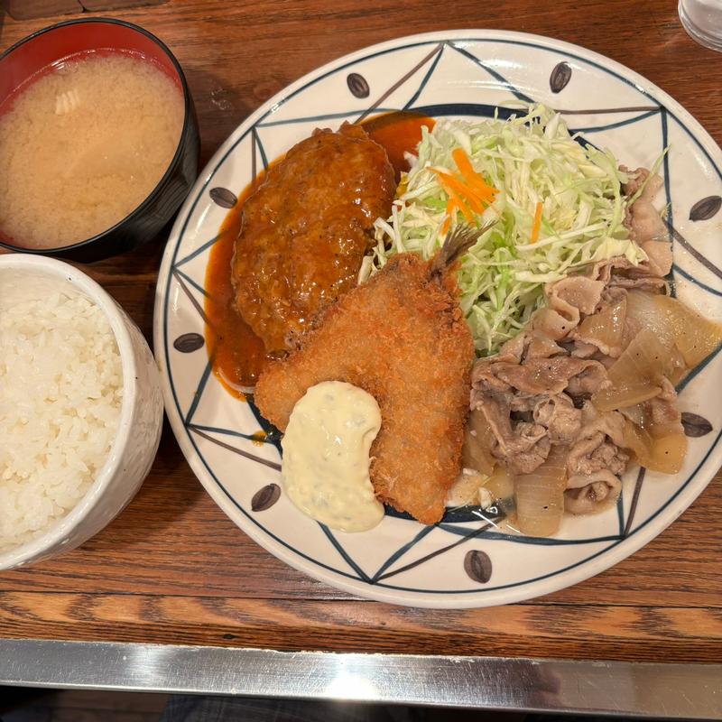 すこし小さめ3点盛A（ハンバーグ・魚フライ・スタミナ焼）(キッチンサウザ)