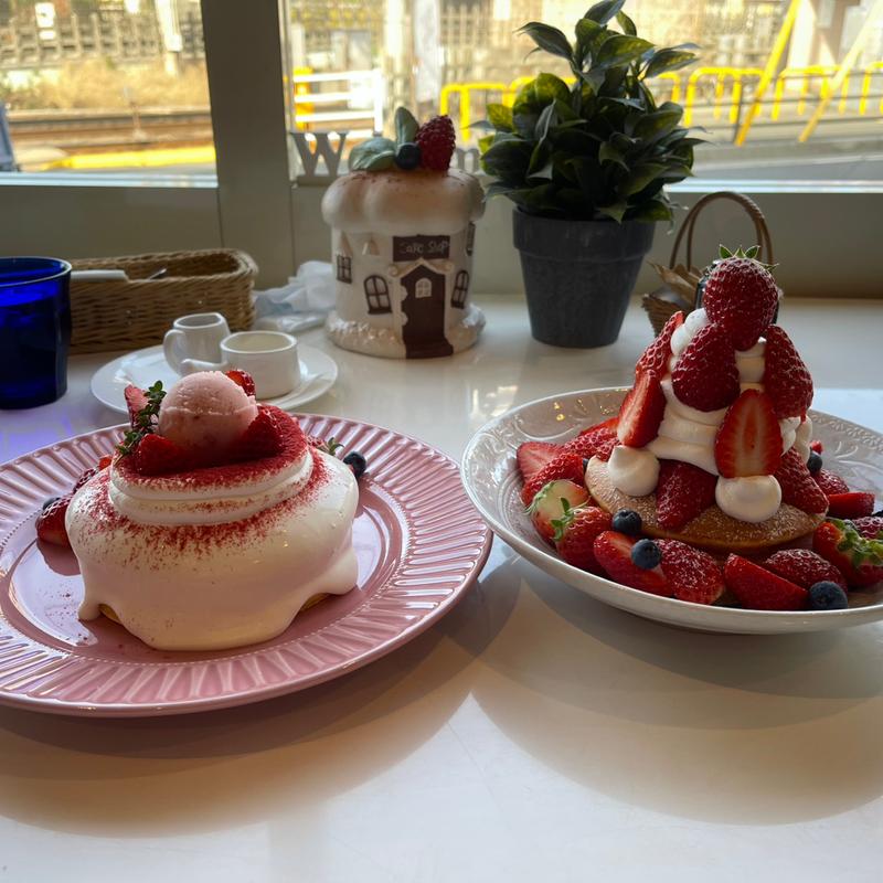 ストロベリーティラミスパンケーキとストロベリーパンケーキ(カフェシュシュ)