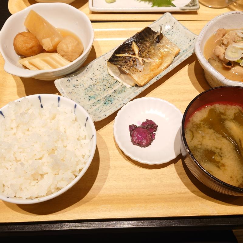 ランチC（さば塩焼，もつ煮込み，おでん）(やまいち屋)