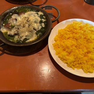 チキンカレー(ほうれん草)チーズ(ヨゴロウ （YOGORO）)