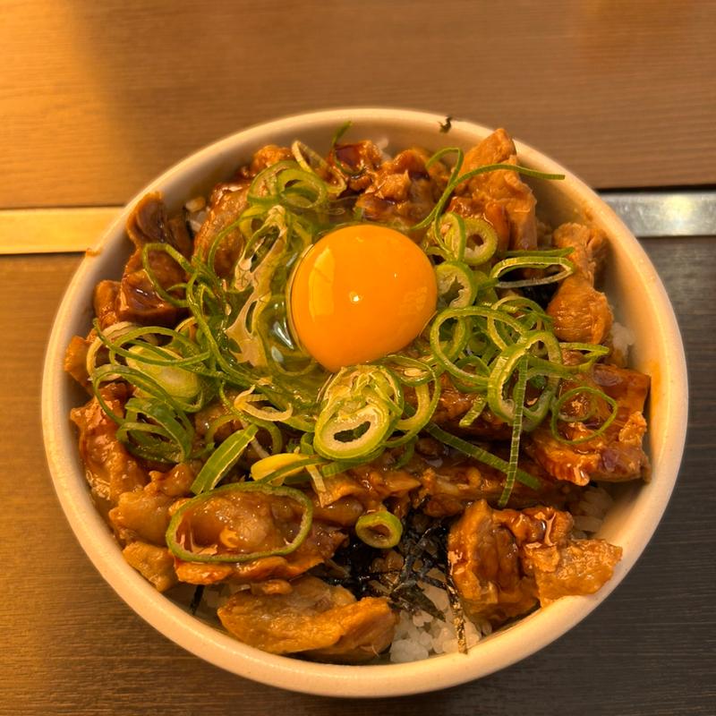 てりたま牛すじ葱のっけ丼(大衆ステーキ 肉の助 本店)