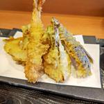 本鮪中トロの海鮮丼と天盛りセット
