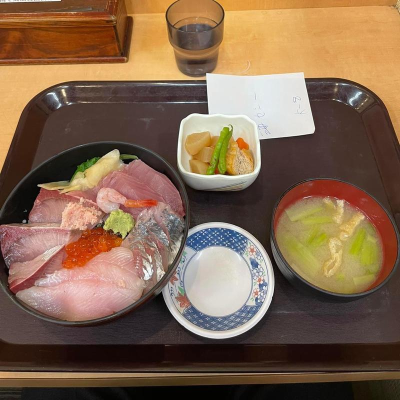 海鮮丼越後六点盛(中央食堂 )