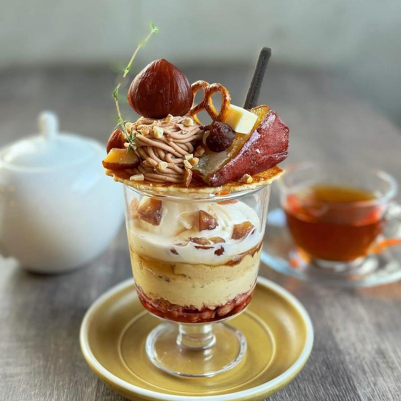 渋皮栗モンブランと蜜芋の塩バターあんこのパフェ(Large Cafe)