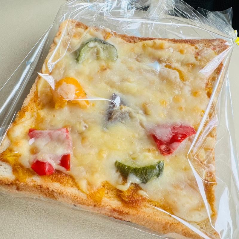 グリル野菜のピザパン(ベーカリーもみの木)