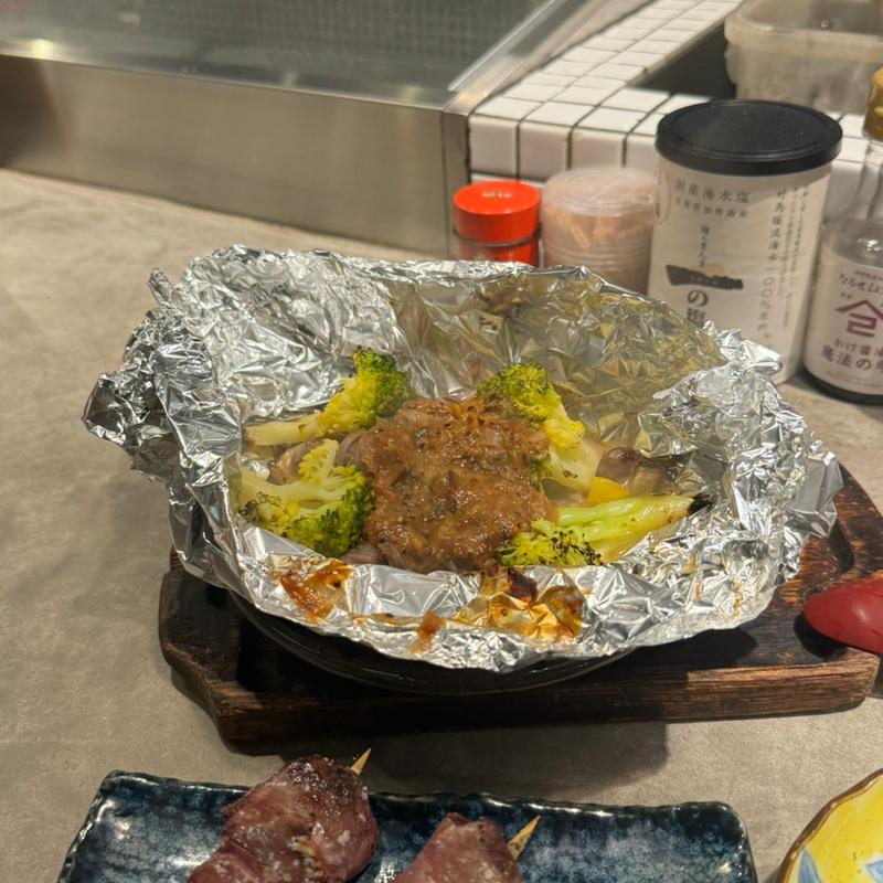 きのことブロッコリーと砂肝のホイル焼き(佐賀県三瀬村 ふもと赤鶏 田町店)