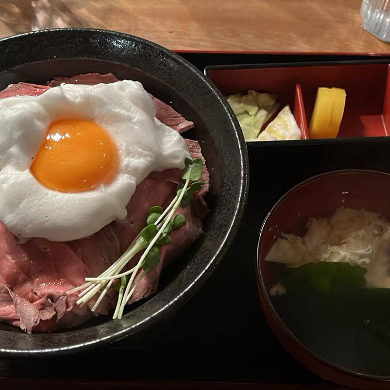 ローストビーフ丼(四季祭酒場 頂)