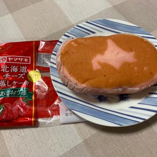 北海道チーズ蒸しケーキ (あまおう苺)(ヨシヅヤ 津島本店)